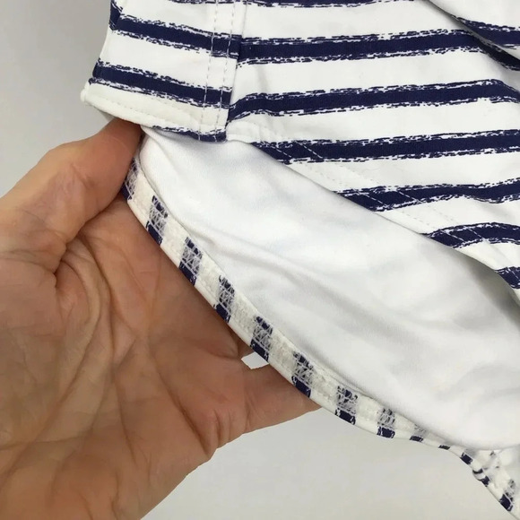 Nip Tuck Women’s Twist Front Striped One Piece Swimsuit NWT Summer Beach Size 6 - Picture 9 of 12